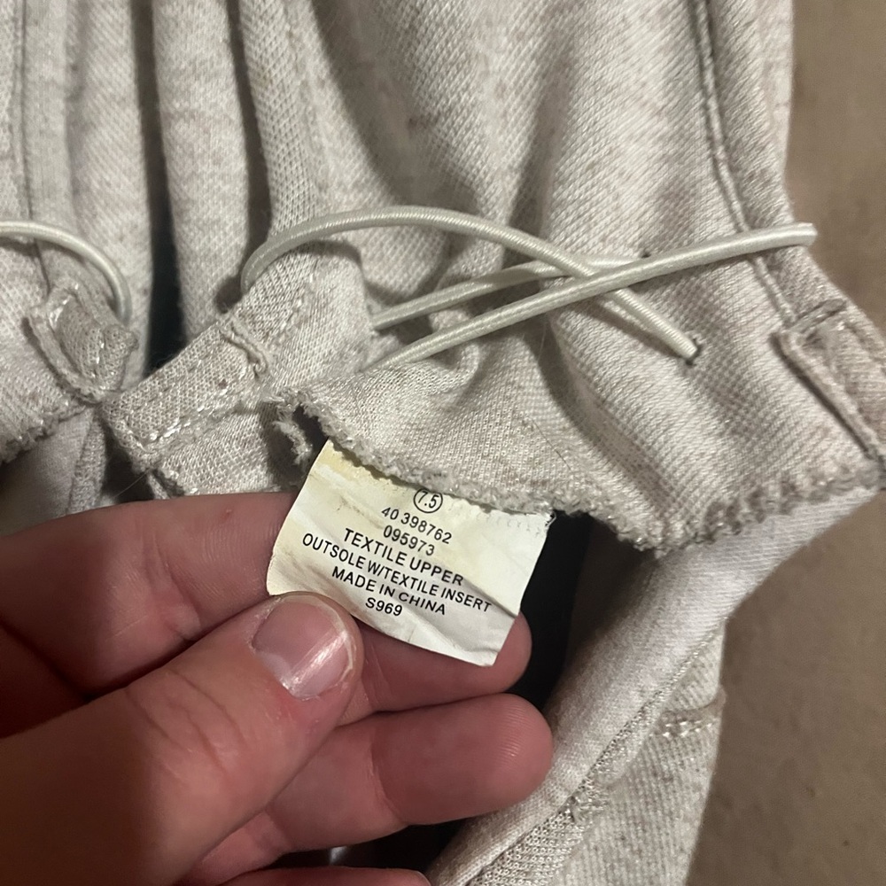 Tommy Bahama, size 7.5, cream shoes